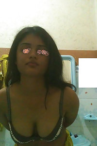 Hot Indian Girlfriend Chandika Nude Pics Leaked