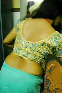 Indian Housewife Strips Naked Free Porn Pics
