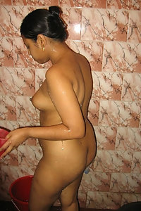 Modern Indian Girl Showing Her Nude Figure