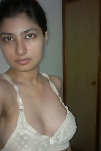 Pakistani Sexy Hasina Nude Showing Tits