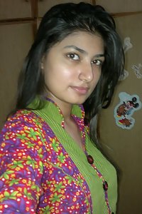 Pakistani Sexy Hasina Nude Showing Tits