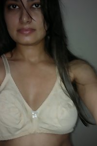 Pakistani Sexy Hasina Nude Showing Tits