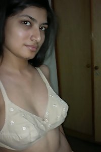 Pakistani Sexy Hasina Nude Showing Tits