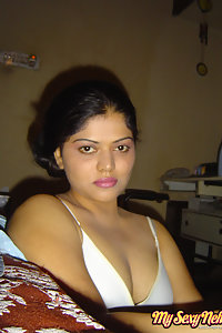 Gorgeous Hot Indian Bhabhi Neha Nair