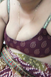 Horny Indian Rajni Showing Milky Boobs