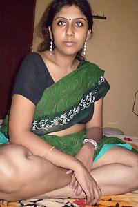 Horny Indian Rajni Showing Milky Boobs
