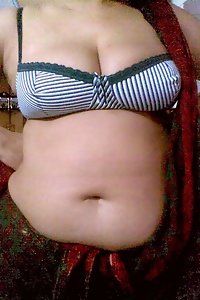 Indian Mallu Bhabhi Sexy Naval Pics