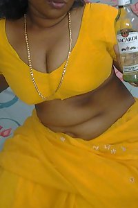 Indian Mallu Bhabhi Sexy Naval Pics