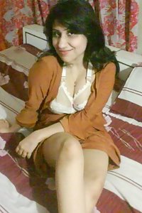 Indian Bhabhi Sona Saree Stripping Naked