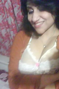 Indian Bhabhi Sona Saree Stripping Naked