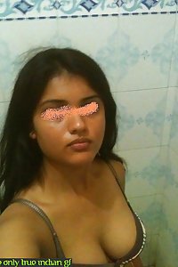 Indian College Girl Slim Sexy Shower Pics