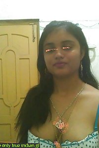 Indian College Girl Slim Sexy Shower Pics