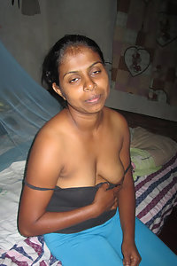 Dark Indian Babe Giving Blowjob To Lover