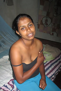Dark Indian Babe Giving Blowjob To Lover