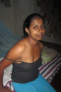 Dark Indian Babe Giving Blowjob To Lover