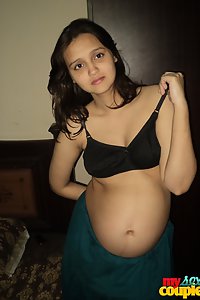 Pregnant Indian Housewife Sonia Bhabhi Big Belly Exposed