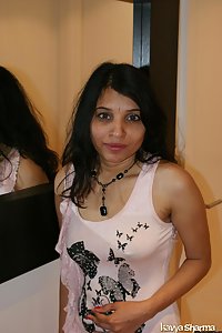 Juicy Indian Boobs Nude Babe Kavya Sharma