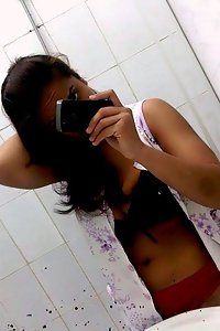 Hot Indian Girl Black Bra Nude Selfies