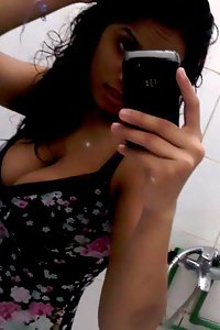 Hot Indian Girl Black Bra Nude Selfies