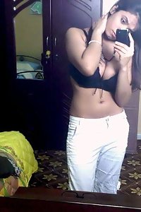 Hot Indian Girl Black Bra Nude Selfies