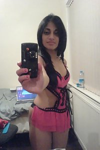 Horny Indian Girl Seema Showing Her Ass