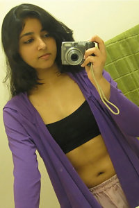 Indian Girl Seema Pink Bra Pics Leaked