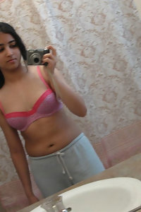 Indian Girl Seema Pink Bra Pics Leaked