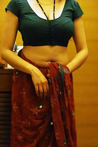 Sexy Indian Bhabhi Showing Hot Figure