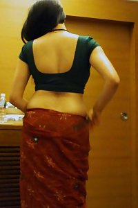 Sexy Indian Bhabhi Showing Hot Figure