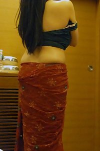 Sexy Indian Bhabhi Showing Hot Figure