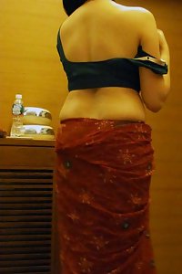 Sexy Indian Bhabhi Showing Hot Figure