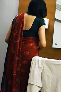 Sexy Indian Bhabhi Showing Hot Figure