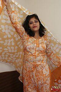 Rupali Juicy Indian Babe Erotic Outfits