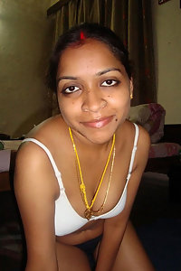 Desi Indian Bhabhi Sitting Nude