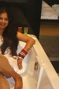 Newly Married Indian Bhabhi Bathroom Pics Leaked