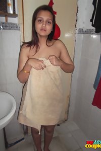 Sonia Juicy Indian Hot Wife Naked Bathroom Pics