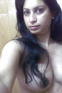 Hot Indian Aunty Shivani Taking Nude Selfies