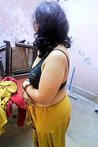 Mumbai based indian wife getting naked to have some rough sex