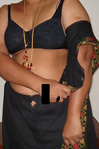 Indian Mature Aunty Anila Saree Stripped Naked