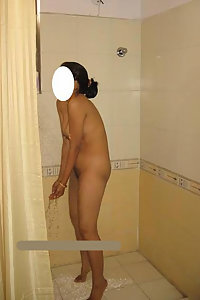 Indian Bhabhi Afsheen Naked Pics Leaked