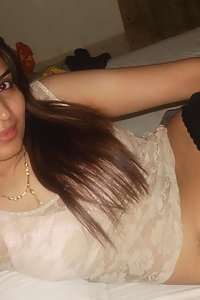 Lusty Indian Bhabhi Razia Saree Stripping Nude