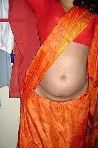 Busty Indian Aunty Maheen Show Her Big Melons