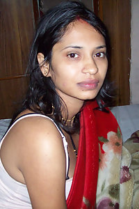 Horny Modern Indian Babe Showing Pussy
