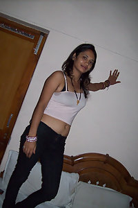 Horny Modern Indian Babe Showing Pussy