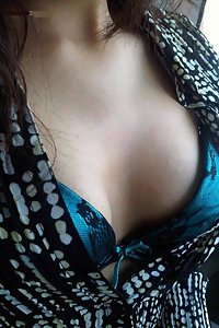 Indian Girl Hameeda Boobs Pop Out From Bra