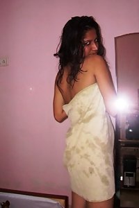 Hot Indian Girl Nude Pics After Shower