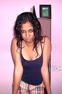 Hot Indian Girl Nude Pics After Shower