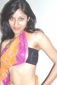 Hot Indian Javeria Aunty Naked Pose