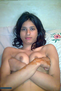 Indian Slim Girl Kinjal Showing Naked Body