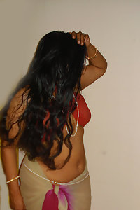 Delhi Hot Aunty Uma Mehta Sari Stripping Naked